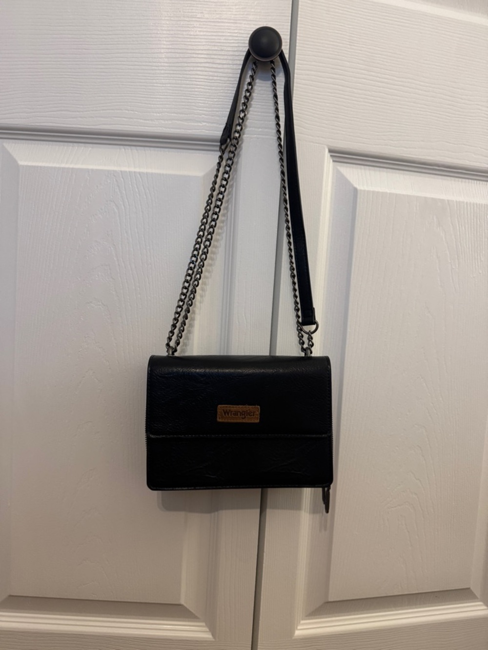 Wrangler Black Leather Crossbody with Chain Strap